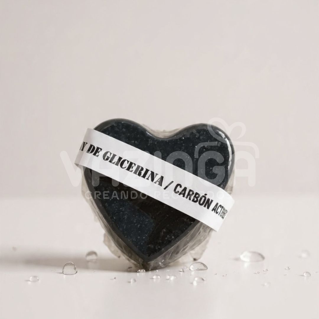 Jabón corazón de carbón activado - Image 2